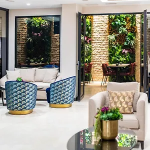 4* Ξενοδοχείο Aprilis Deluxe
